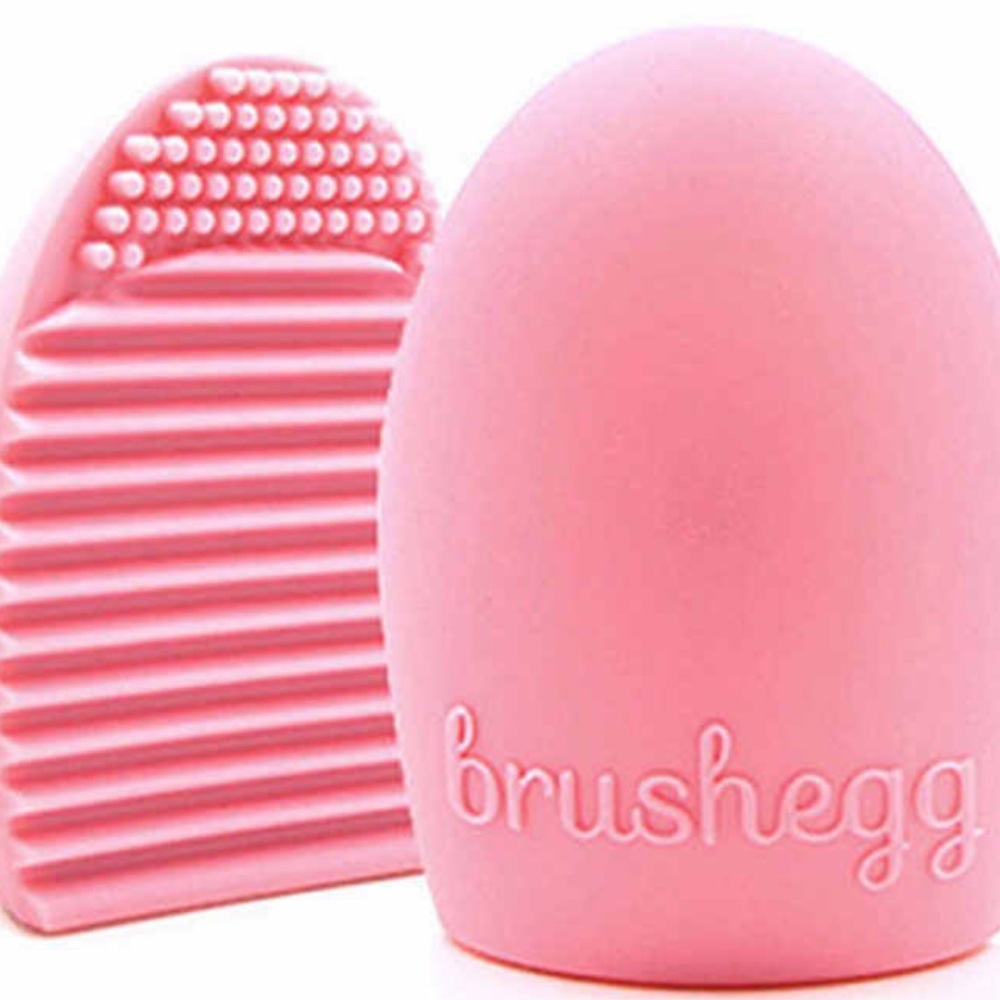 Brush egg brush cleaner